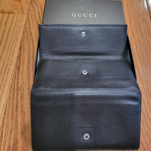 100% Authentic GUCCI CHOCOLATE WALLET - Picture 2 of 5